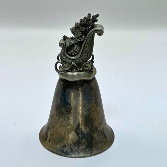 Vintage Silver Plated Christmas Bell / Sleigh
Topped Silver Ringing Bell - Picture 4 of 7